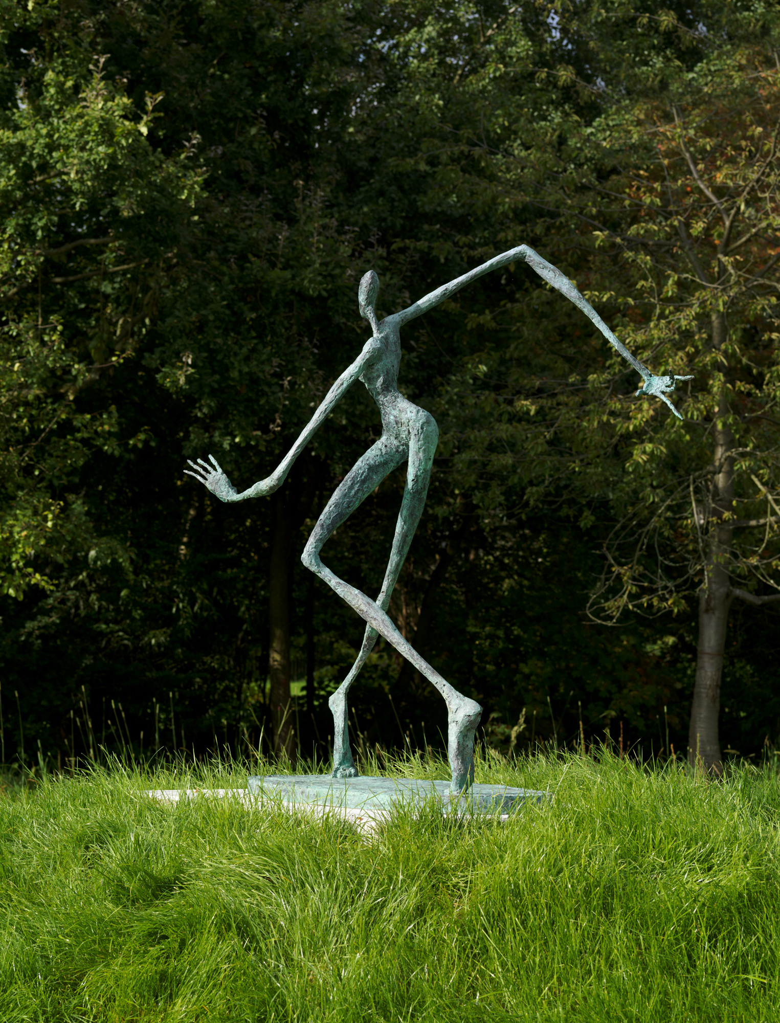 Hin & weg, 2013, Bronze, 147 x 170 x 85 cm